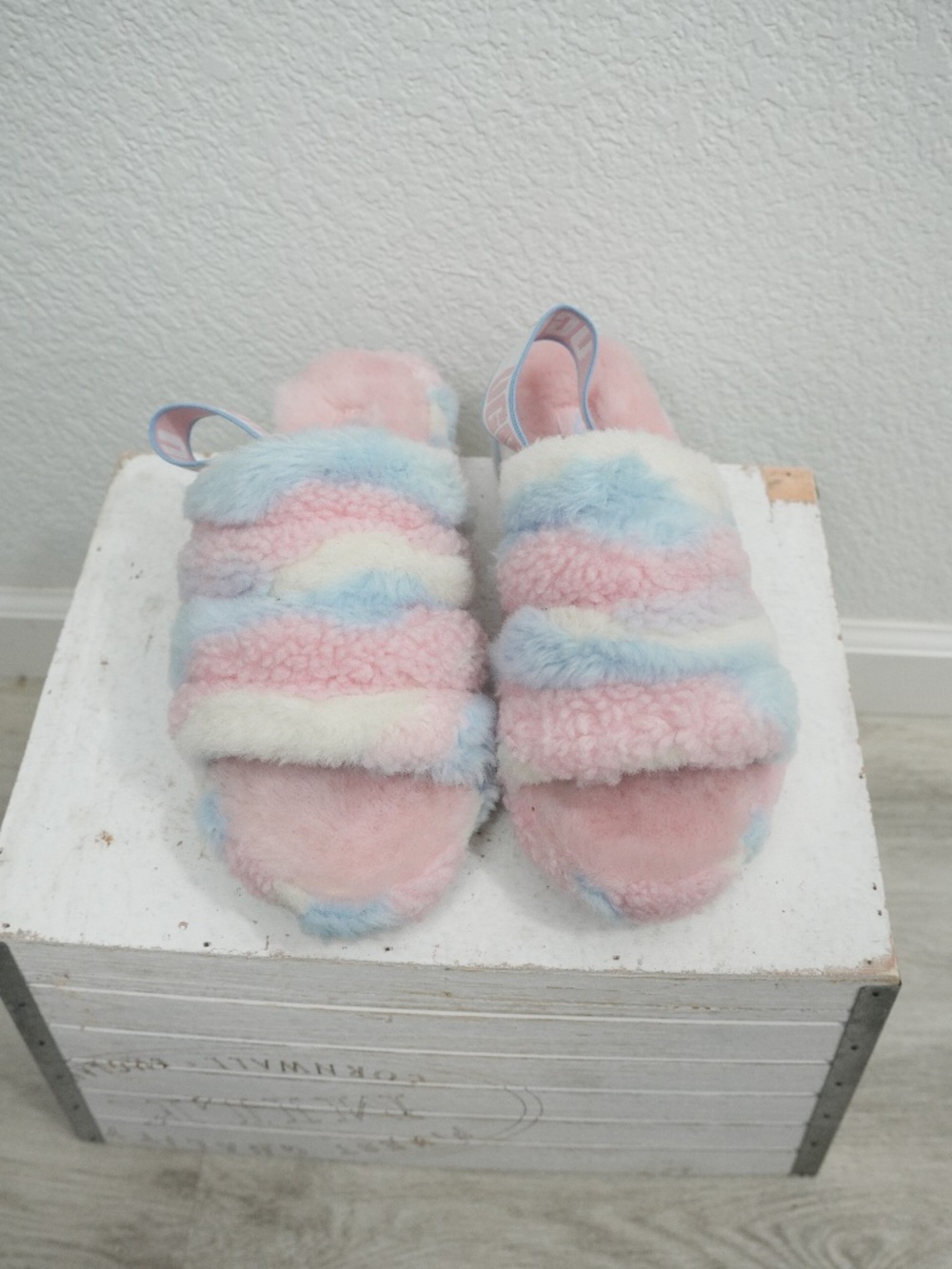 UGG Australia Fluff Yeah Slide Sandals - Size 8